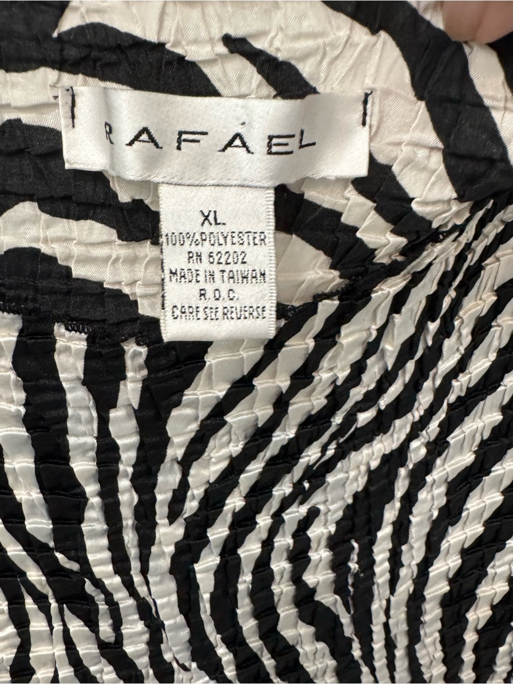 Rafael Black & White Zebra Textured Sleeveless Top - Picture 2 of 2